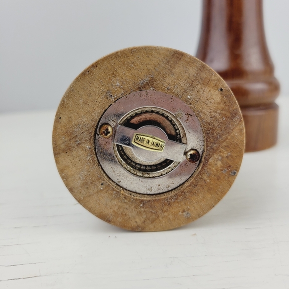 Vintage Wooden Lucas Gourmet Pepper Mill Grinder And Salt Shaker - Picture 5 of 13